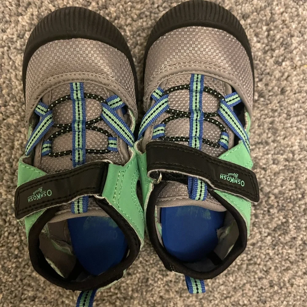 OshKosh water sandals size 10